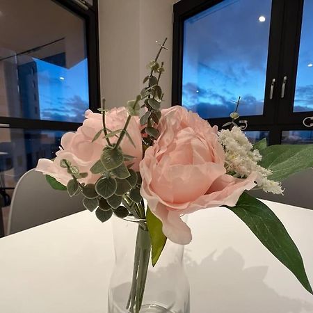 2 Bed Penthouse Style Apartment Лондон Екстериор снимка
